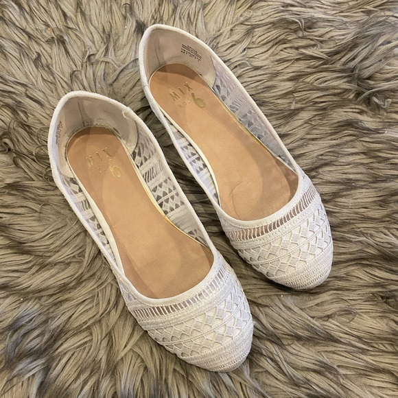 White Lace Flats - Picture 1 of 3